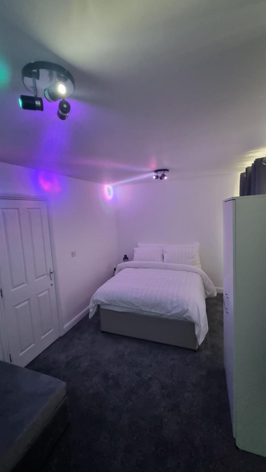 Amethyst Drive Apartment Ситингбърн Екстериор снимка