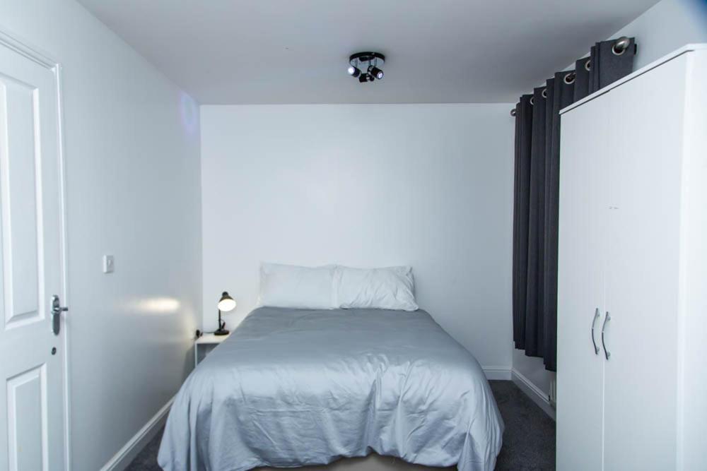 Amethyst Drive Apartment Ситингбърн Екстериор снимка